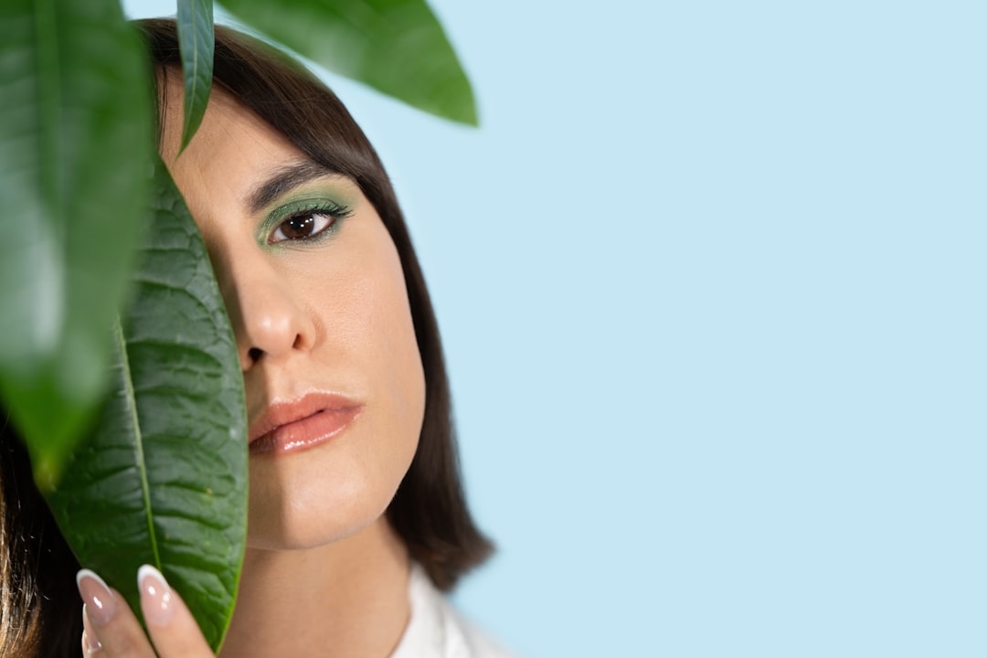 Натуральная или профессиональная косметика: что лучше для ежедневного ухода?